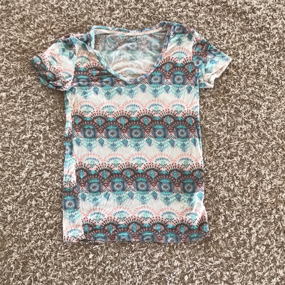 🌸patterned v neck - Mudd